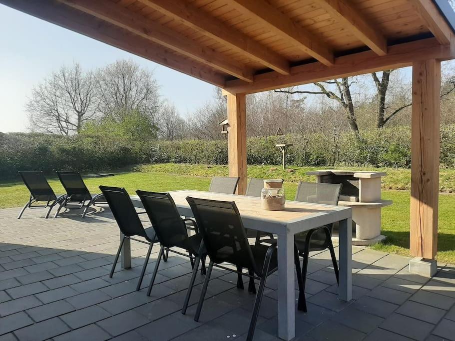Vakantiehuis Eikzicht Gelegen Aan Het Bos Elsloo  Eksteriør bilde